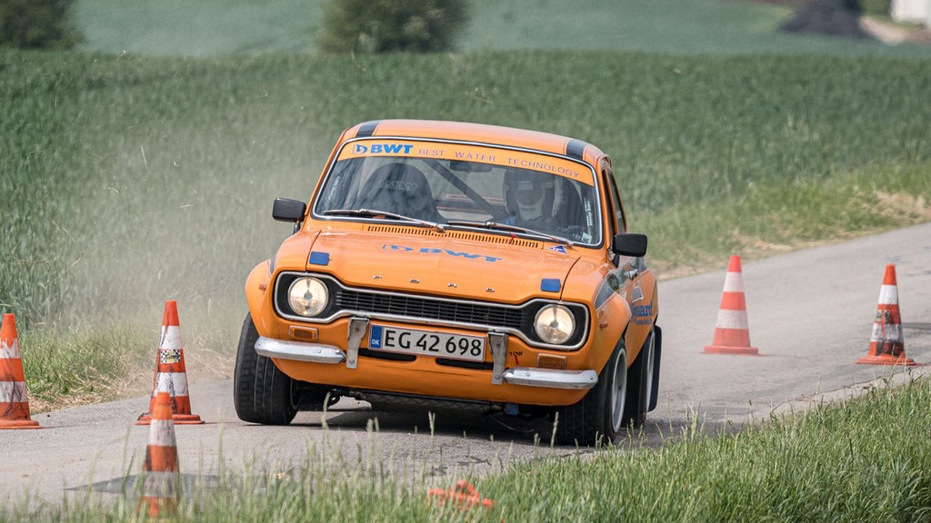 Formanden for Horsens Automobil & Motor Klub, Allan Bjerg Pedersen, Ford Escort Mexico ses her i en snæver kegle passage, da han var på vej mod sin 3. plads Danmarksmesterskaberne i klasse 7B i 2025
(Foto: Peterej Photo)